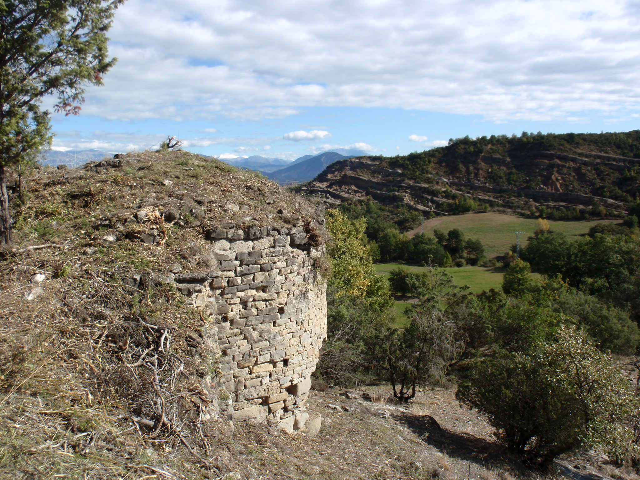Desbroce en el Castillo de Esplubiello, cerca de Hospitaled