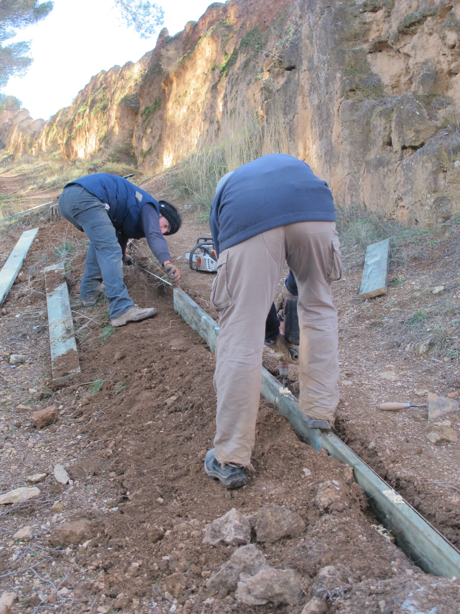 Realizando una contención de talud Realizando una contención de talud